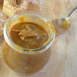 This Easy Apple Curd Recipe created a cinnamon and apple flavored curd that is perfect for so many desserts! This unique curd is made with apple butter and cinnamon.