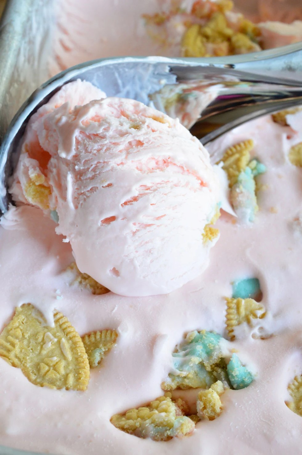 This No Churn Cotton Candy Oreo Ice Cream Recipe is the perfect summertime dessert! An easy ice cream that does NOT require an ice cream machine!