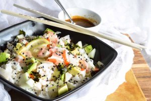 Spending way too much on sushi? Super easy homemade sushi to the rescue! with this California Roll Sushi Bowl Recipe!