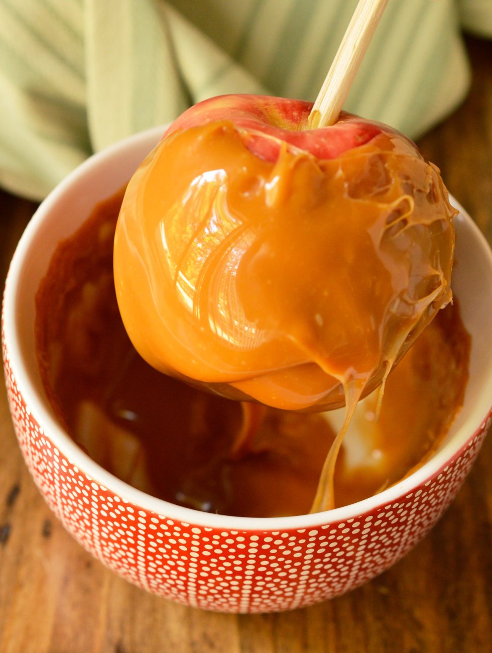 Make this favorite Fall dessert with just 3 ingredients in less than 15 minutes! This Easy Pumpkin Spiced Caramel Apples Recipe is great for Harvest festivals, holiday celebrations or as a Halloween treat. The kids can even help make this fun dessert!