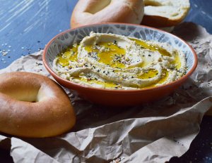 Are you looking for a new way to enjoy your morning bagel while cutting some fat and calories? This Creamy Hummus Bagel Spread Recipe brings a new twist to breakfast while replacing some of the cream cheese with high protein chickpeas! Top with Everything Bagel seasoning blend for the ultimate bagel flavor experience!