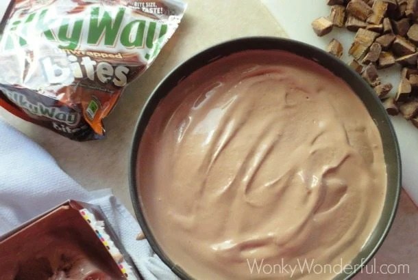 brown ice cream in round pan next to Milky Way package