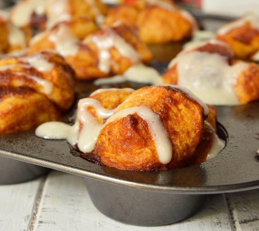 Need an easy breakfast recipe that will feed your hungry crowd? These Monkey Bread Muffins are made with just 4 ingredients and take no time at all! Like sticky buns with a cream cheese glaze without all the hassle.