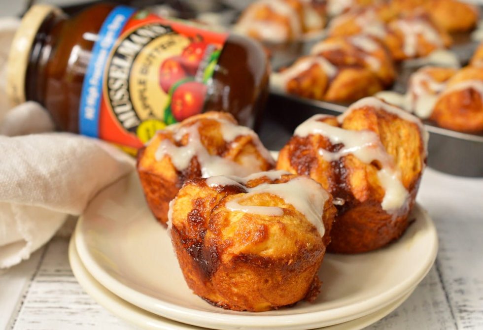 Need an easy breakfast recipe that will feed your hungry crowd? These Monkey Bread Muffins are made with just 4 ingredients and take no time at all! Like sticky buns with a cream cheese glaze without all the hassle.