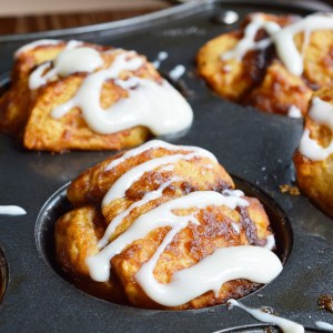 Need an easy breakfast recipe that will feed your hungry crowd? These Monkey Bread Muffins are made with just 4 ingredients and take no time at all! Like sticky buns with a cream cheese glaze without all the hassle.