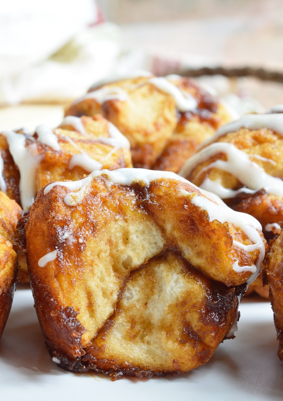 Need an easy breakfast recipe that will feed your hungry crowd? These Monkey Bread Muffins are made with just 4 ingredients and take no time at all! Like sticky buns with a cream cheese glaze without all the hassle.