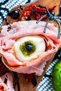 appetizer that looks like an eyeball served on a platter