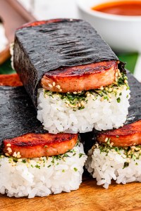 prepared musubi on wooden board